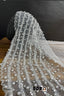 Voile de mariée en lignes de perles et cristaux sur le contour